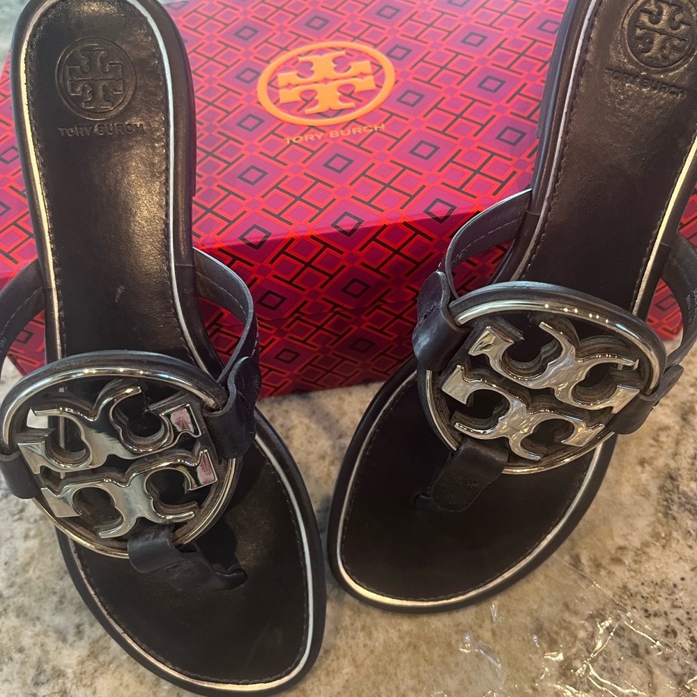 Tory Burch metal miller calf leather. Excellent condition, only worn twice.